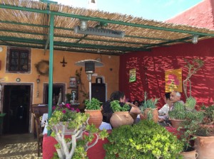 Metaximas-restaurant-santorini-1