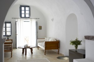 Spiti Stelios-Lounge-to-Courtyard